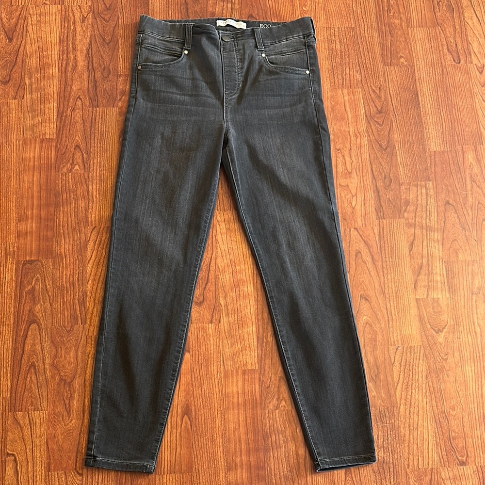 Liverpool ankle skinny jeans size 10. Dark gray/faded black.